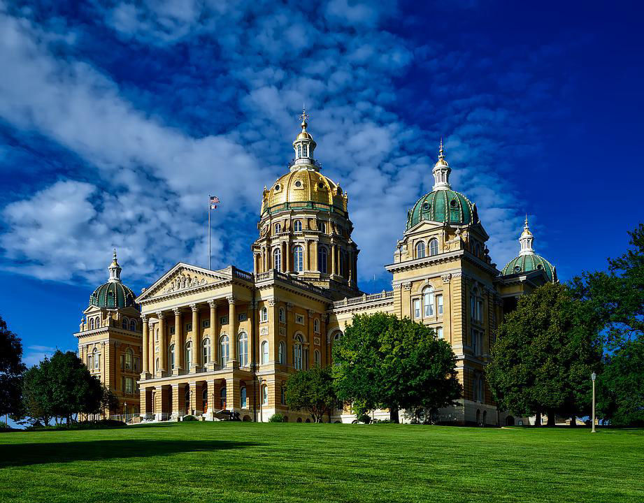 Limo service from Chicago to Iowa - Iowa state capitol