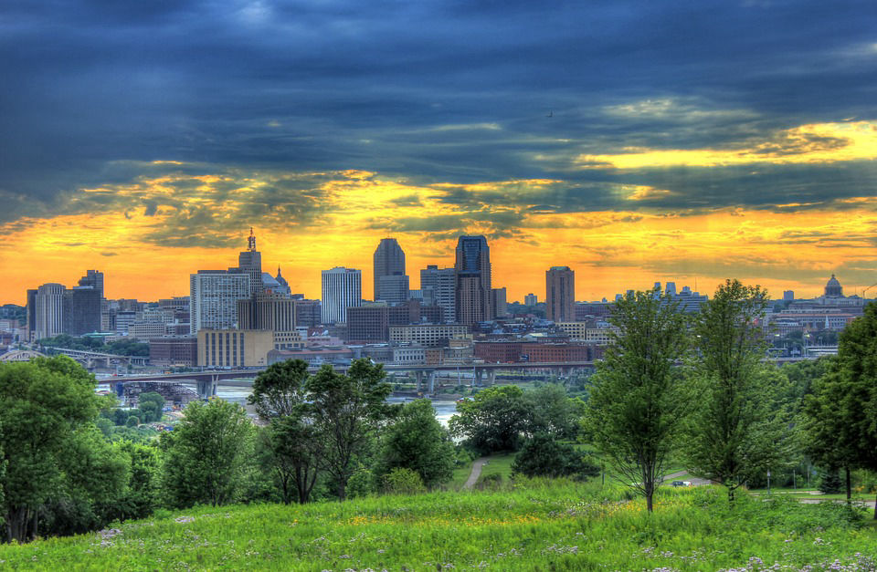 Limo service from Chicago to Minnesota - Minneapolis skyline